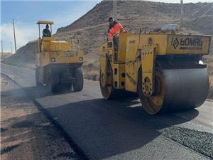 آغاز آسفالت راه روستايي خرزان با همت راهداري قزوين