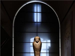 تسرب میاه فی متحف اللوفر یتلف مئات الکتب بقسم الآثار المصریه