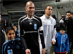 زین الدین زیدان یعود للعب فی فیلودروم بعد 18 عاما