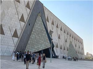 مصر تعلن اعتزامها تطویر جمیع المناطق المحیطه بالأهرامات والمتحف الکبیر