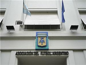 الشرطه تداهم مقر الاتحاد الأرجنتینی بتهمه غسیل أموال