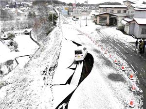 Earthquakes in northern Japan leave 30 injured, disrupt water and power supplies