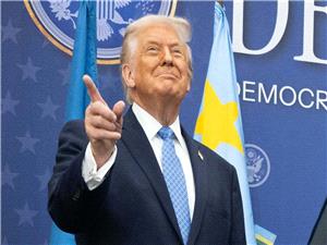 "أوقف 8 حروب" لکنه لا یستطیع إیقاف "النعاس".. ترامب یؤکد أنه بصحه جیده!