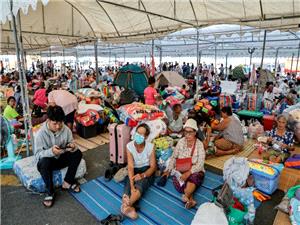 Cambodia-Thailand border clashes send half a million into shelters
