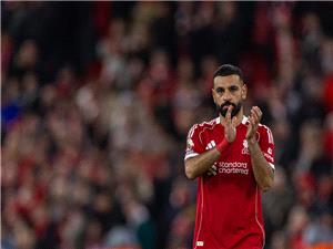 نجم لیفربول السابق یعلن تضامنه مع صلاح ویرد على منتقدیه