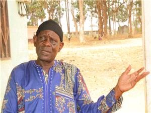 الأمم المتحده تکرم رئیس قریه فی الکامیرون لاستقباله 36 ألف لاجئ