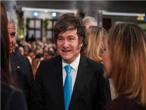 رئیس الأرجنتین: نبحث مع بریطانیا تخفیف حظر تصدیر الأسلحه