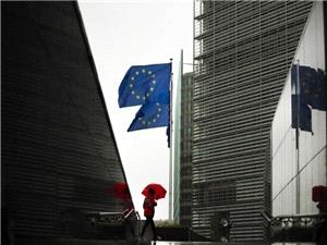 "بولیتیکو": الاتحاد الأوروبی یجری مناقشات سریه بشأن خطه بدیله لتمویل کییف