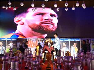 الهند تحتفی بمیسی.. الکشف عن أضخم تمثال لنجم کره قدم حی (فیدیو)