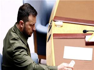 زیلینسکی یتحدث عن استفتاء فی أوکرانیا بشأن قضیه الأراضی