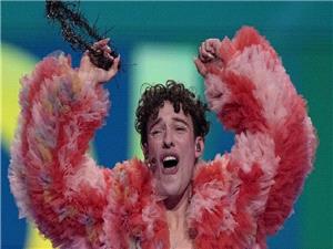 الفائز بمسابقه "یوروفیجن" یعید الجائزه احتجاجا على استمرار مشارکه إسرائیل