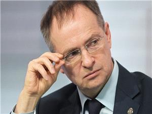 میدینسکی یثبت بمثال تاریخی أن بدء العملیه العسکریه الخاصه کان ضروریا بشکل مطلق