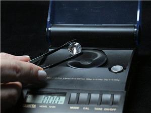 عملاق الألماس "ألروسا" یطرح مجموعه أحجار ألماس فریده للبیع