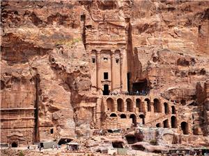 عمان تعلق على بدء العمل بنظام الإعفاء من التأشیره بین روسیا والأردن