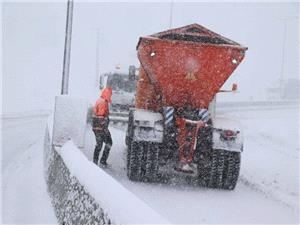 ?برفروبي و نمکپاشي بيش از 2 هزار کيلومتر از محورهاي استان همدان