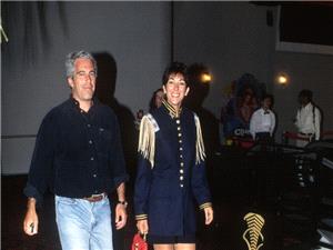 "وثائق إبستین".. رئیس وزراء إسرائیلی سابق ضمن مجموعه صور نشرها الدیمقراطیون فی النواب الأمریکی