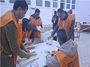 رئیس مجلس النواب اللیبی وصدام حفتر یشیدان بنجاح انتخابات المجالس البلدیه