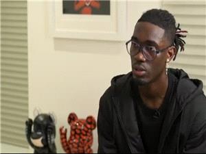 بسبب سرقه بقیمه ملیون جنیه إسترلینی.. لاعب یلجأ إلى "غاز الضحک" (صوره)