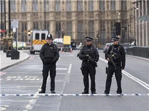 الشرطه البریطانیه تعزز وجودها الأمنی حول المعابد الیهودیه بعد إطلاق النار فی سیدنی
