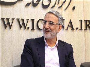 حضور معيني آراني در نشست با فعالان اقتصادي/کاشان نيازمند ساختار اداري مستقلتر براي پاسخ به نيازهاي صنعتي است