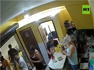 مشاهد قاسیه.. مقتل 3 أشخاص وإصابه اثنین آخرین فی إطلاق نار بحانه فی البرازیل (صوره + فیدیو)