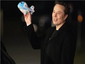 ماسک یحطم کل الأرقام.. 600 ملیار دولار وأول خطوه لیصبح "تریلیونیرا"