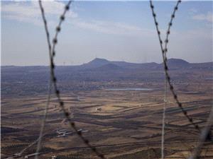 باراک ونتنیاهو یتوصلان إلى تفاهمات بشأن سوریا.. إعلام إسرائیلی یکشف التفاصیل