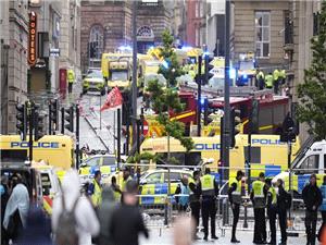الحکم بالسجن 21 عاما ونصف العام على منفذ حادث دهس مشجعی لیفربول