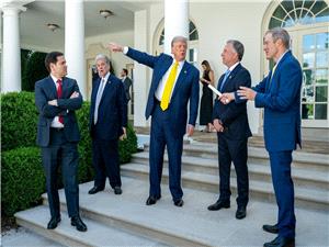 ترامب یشید بویتکوف: الرجل المناسب للتسویه الأوکرانیه