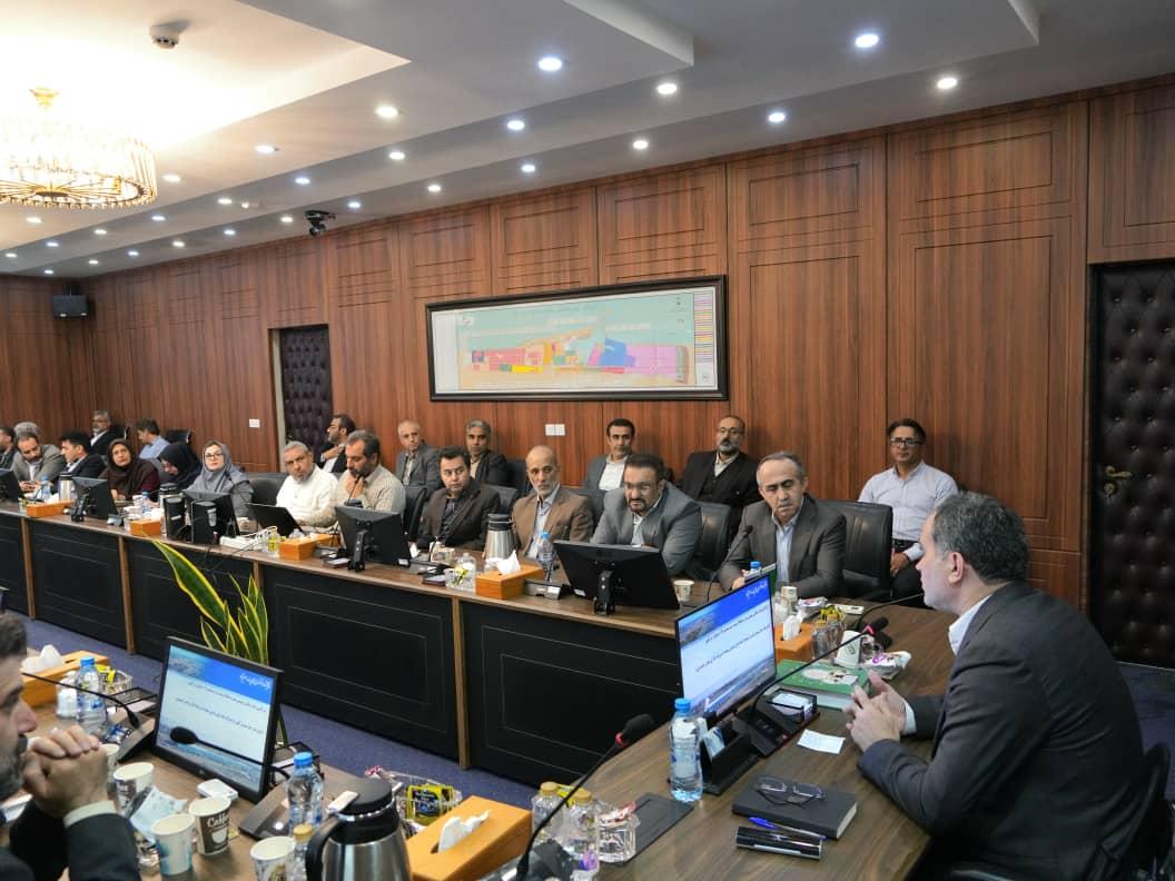 بازديد مديران و مسئولان دانشگاه پيام نور از بندر اميرآباد/ تأکيد بر همکاري‌هاي علمي و فناورانه براي توسعه اقتصادي