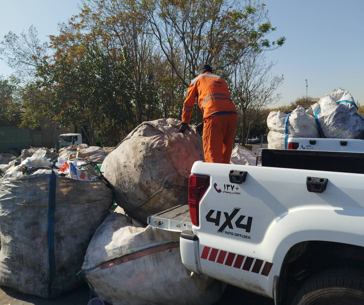 ساماندهي گسترده معابر منطقه 14 با تمرکز بر سد معبر، زوائد فيزيکي و ساماندهي وانت‌بارها