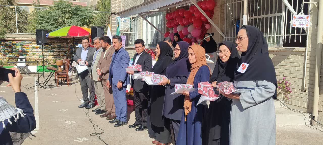 آيين به صدا در آمدن زنگ مکمل ياري در دبيرستان کوثر فرهنگيان نيشابور