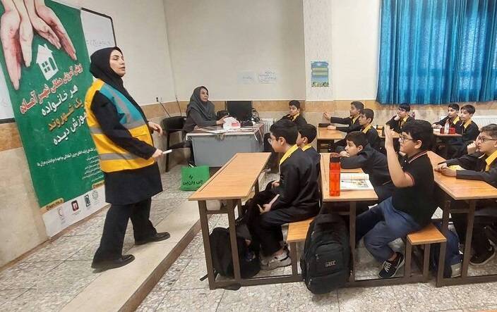 اجراي پويش «شهر آماده» در مدارس منطقه 2 هم‌زمان با هفته پدافند غيرعامل