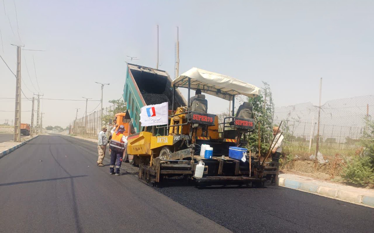 آغاز نوسازي گسترده معابر آبادان و خرمشهر با آسفالت‌ 622 مسير شهري