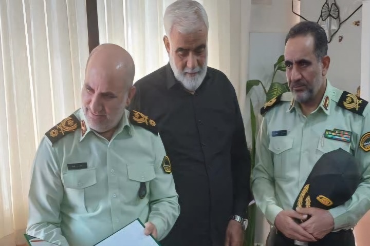 پلیس همدان: دیدار صمیمی با خانواده معظم  شهید سروان امیر سیفی در شهرستان اسدآباد