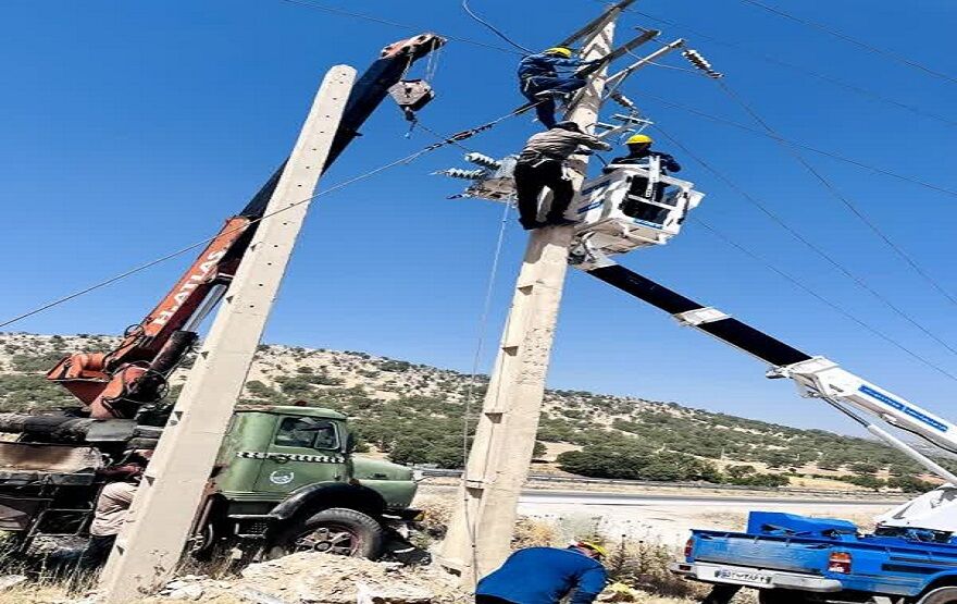 700 کيلومتر شبکه برق در شهرستان بويراحمد تعمير و بهينه‌سازي شد