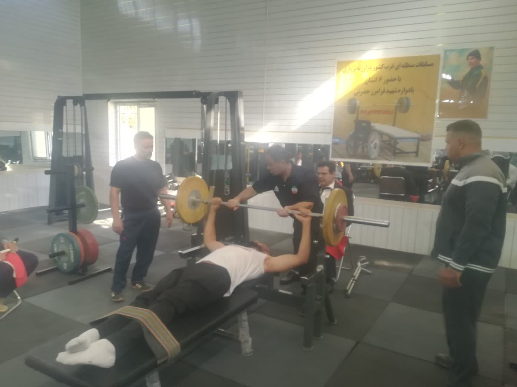 تيم کرمانشاه  قهرمان مسابقات پاراوزنه‌برداري غرب کشور شد