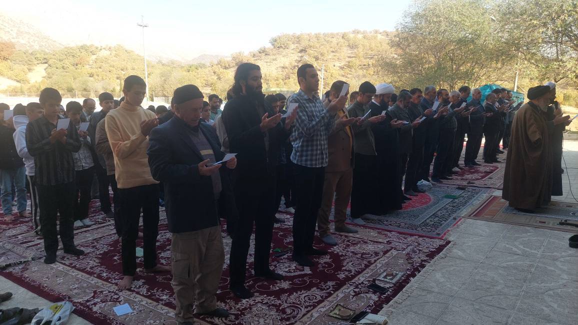 اقامه نماز باران در حرم امام‌زاده شاه قاسم (ع) ياسوج