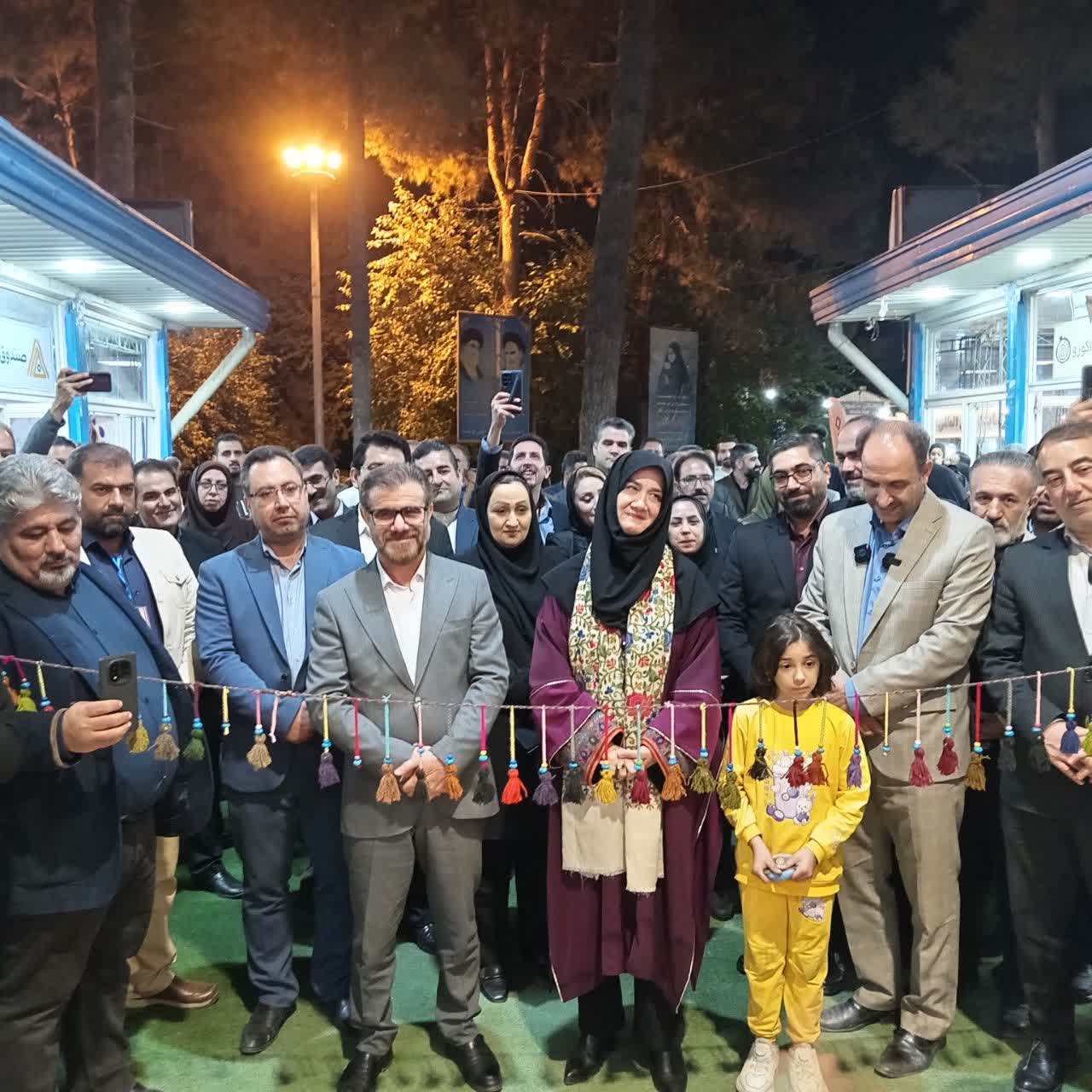 پانزدهمين نمايشگاه سراسري صنايع دستي و هنرهاي سنتي کشور آغاز به کار کرد