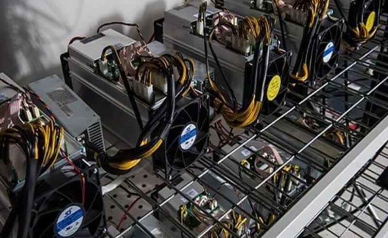 کشف و شناسايي8 دستگاه ماينر غيرمجاز در اراک