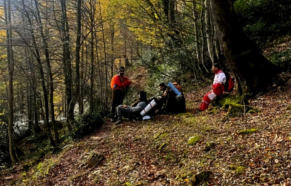 نجات 3 گردشگر گمشده در منطقه درفک رودبار پس از 72 ساعت