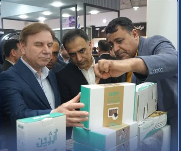 بازديد استاندار بوشهر از غرفه اتاق بازرگاني خرمشهر در هفتمين نمايشگاه بين‌المللي خرما