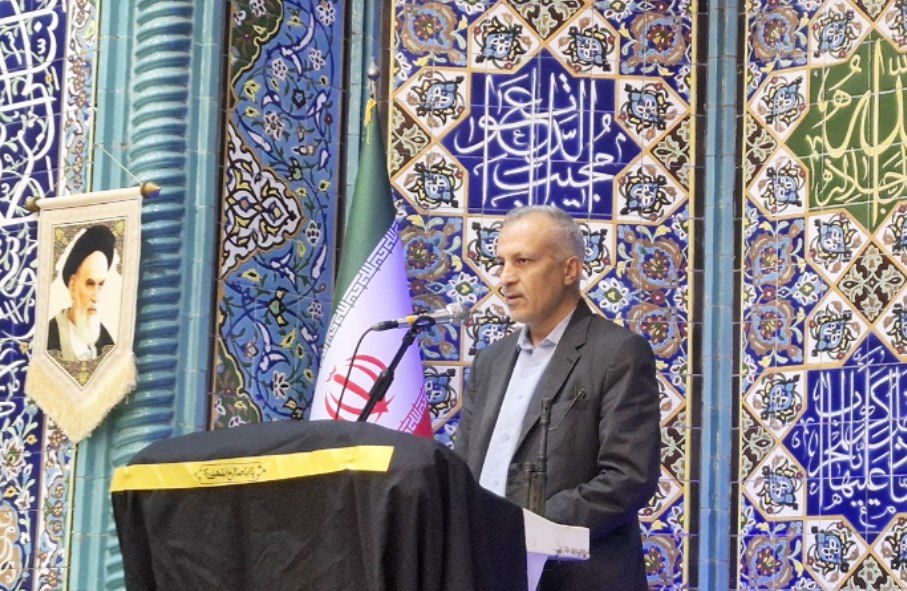 اهداي مردمي 500  کتاب در نماز جمعه اين هفته به کتابخانه هاي شهرستان/ بخوانيم براي ايران؛ شعار امسال هفته کتاب