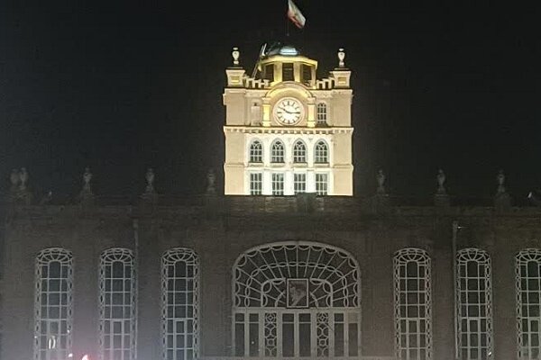 تغيير سيستم نورپردازي عمارت تاريخي ساعت به نورپردازي متمرکز