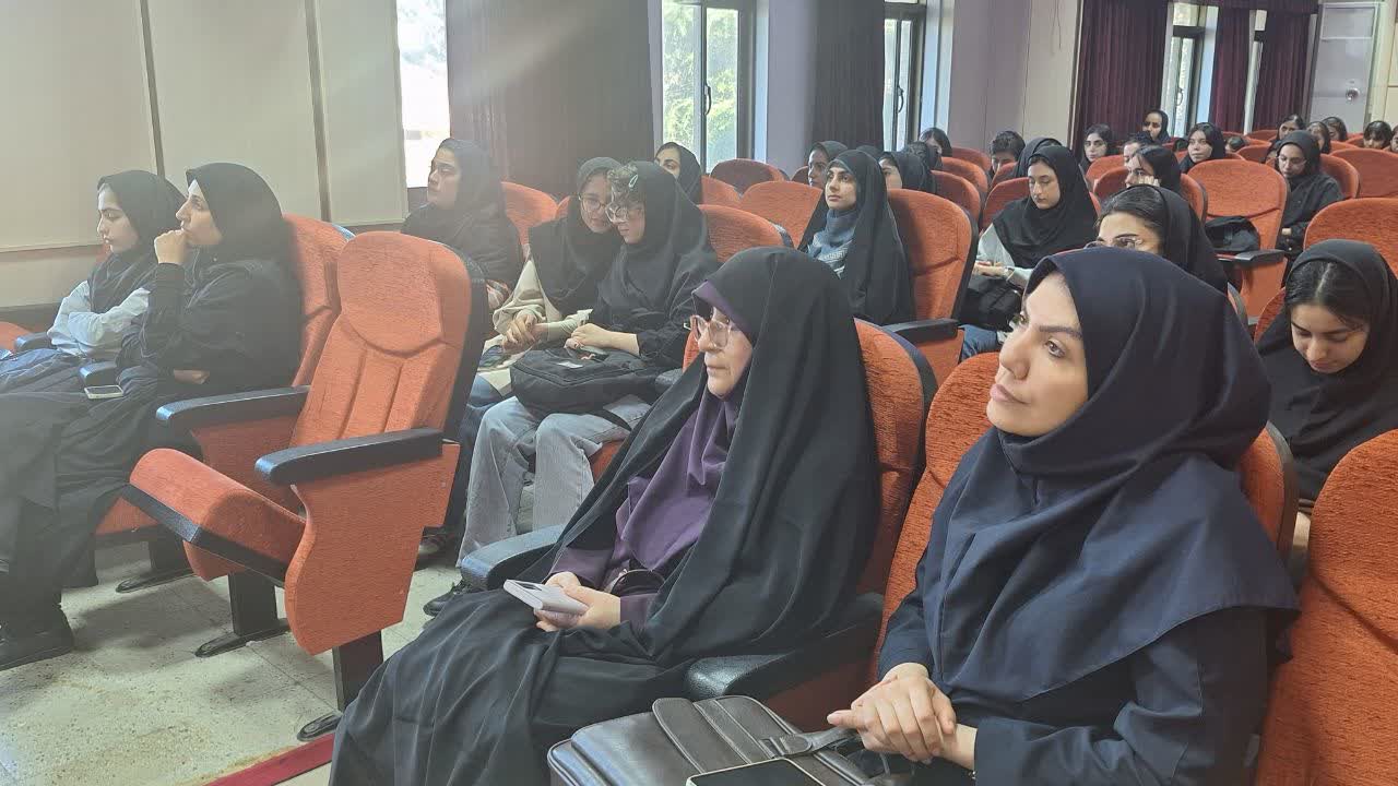 نشست «برنامه‌ريزي هوشمندانه براي آينده‌اي روشن» در دانشگاه مازندران برگزار شد