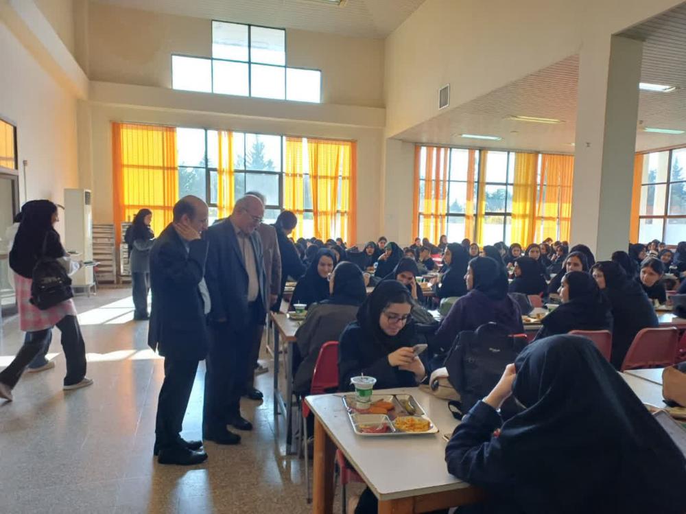 بازديد سرزده رياست دانشگاه از مجموعه غذاخوري‌هاي مرکزي دانشگاه مازندران