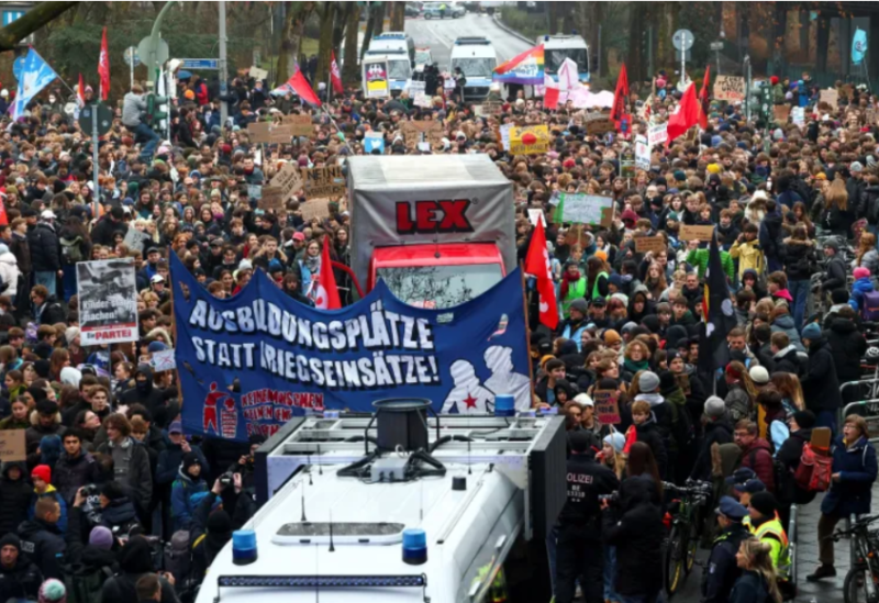 موج گسترده اعتراضات دانش‌آموزی در آلمان علیه طرح خدمت نظام وظیفه