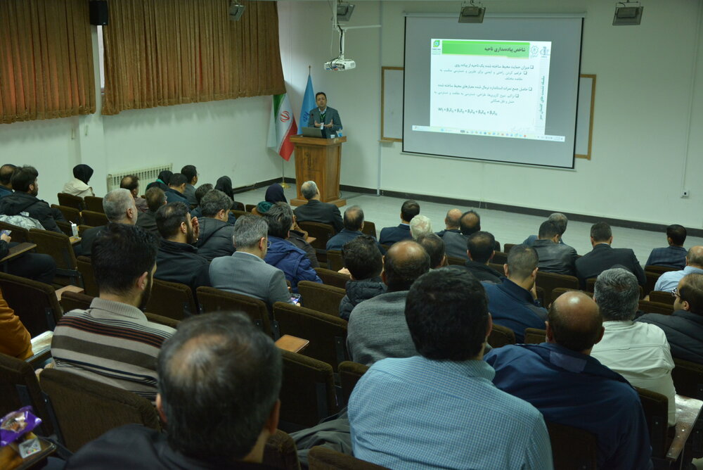 سلسله نشست‌هاي گفتمان سبز با محوريت برنامه‌ريزي حمل‌ونقل و طراحي شهري در تبريز برگزار شد