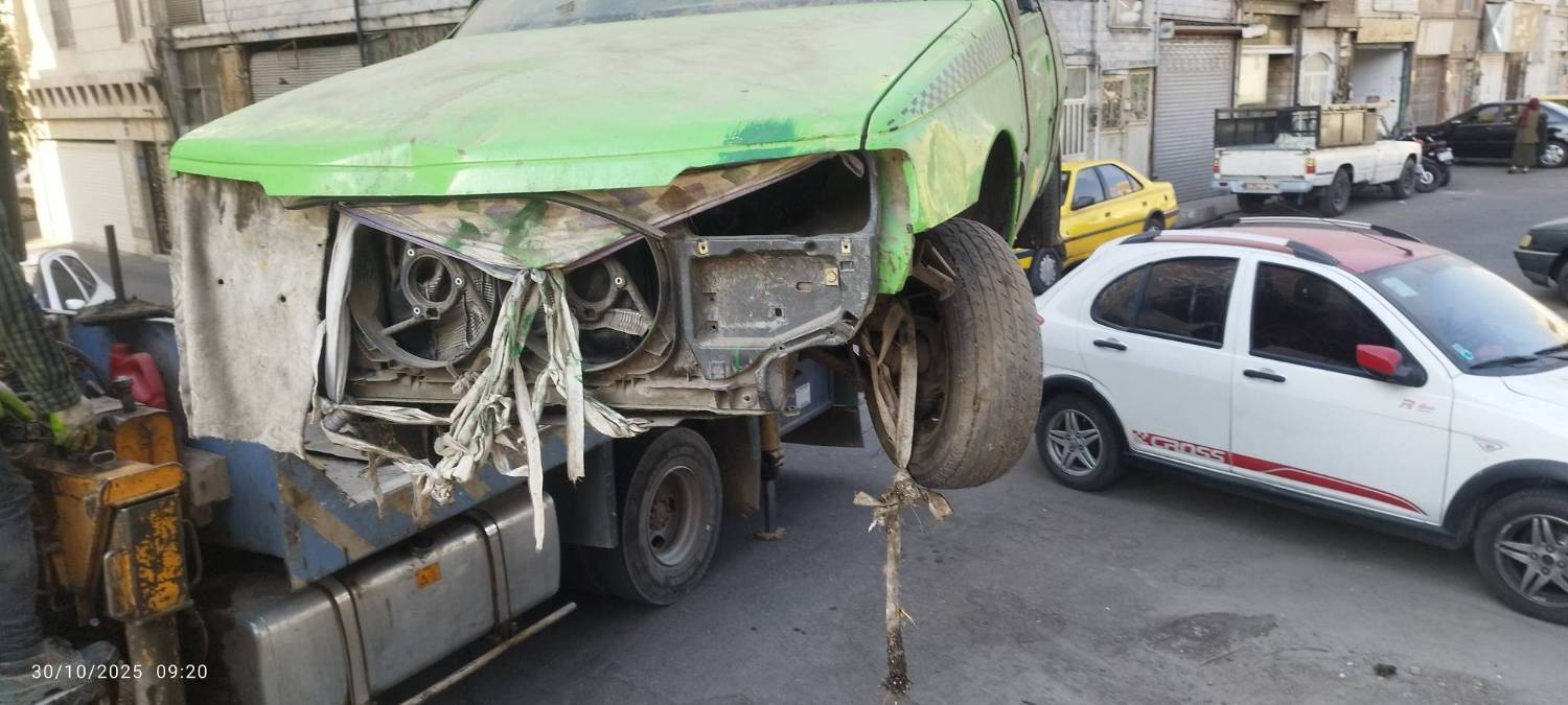 خودروهاي فرسوده و رهاشده از معابر منطقه 14 جمع‌آوري مي‌شوند