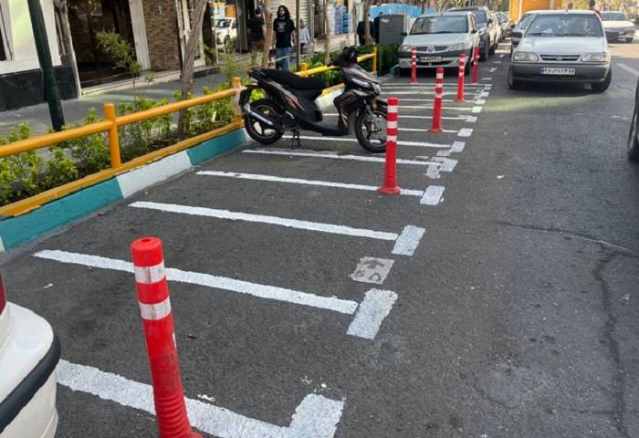 آزادسازي پياده‌رو هاي منطقه 2 با احداث پارکينگ موتور